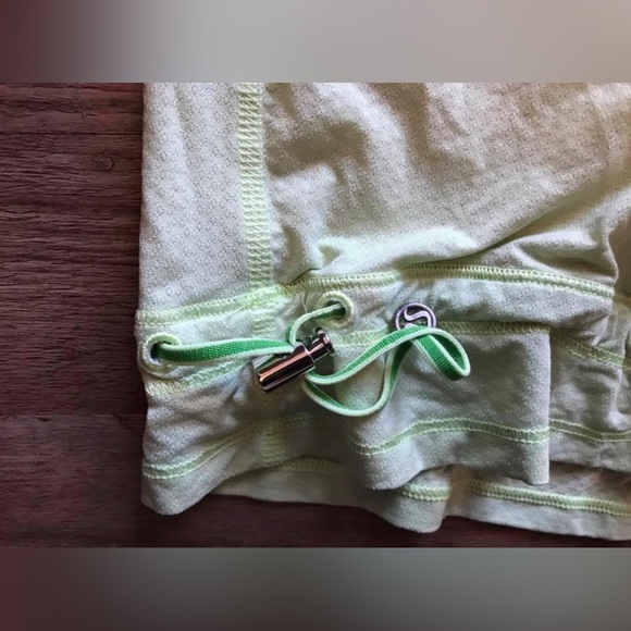 Lululemon Elevate Tank Clear Mint Yellow size 6 - Picture 6 of 7